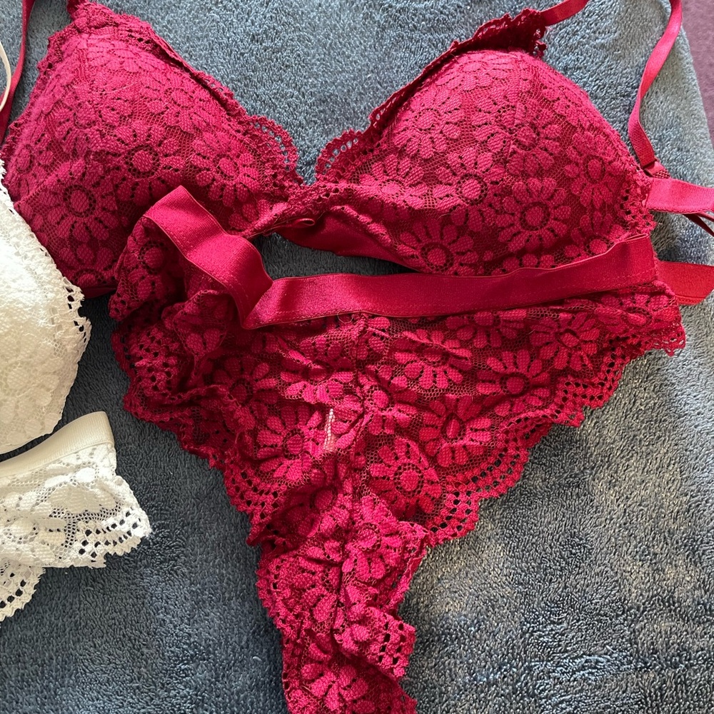 4 lot set bra and underwear never worn - Picture 4 of 4